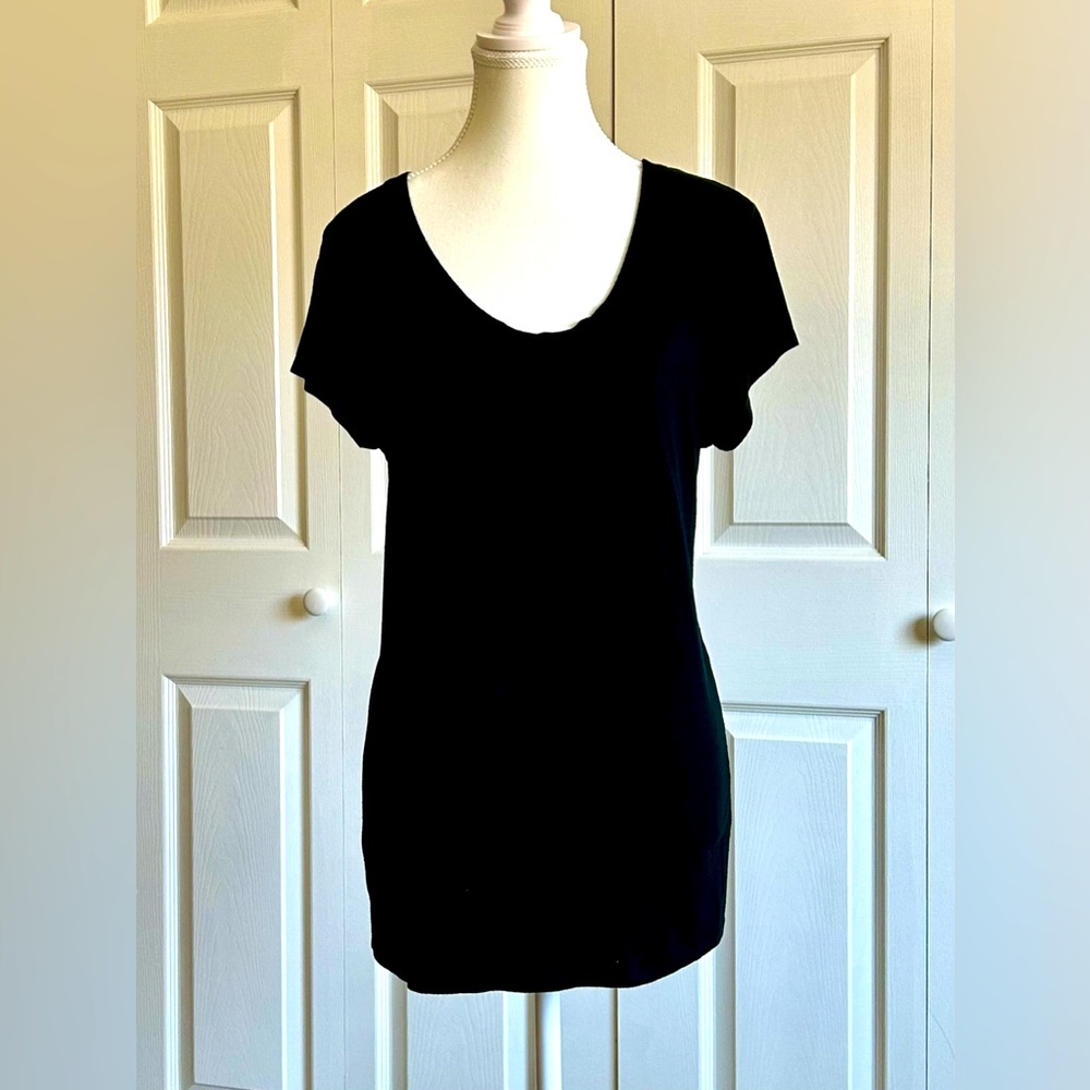 Springy TShirt with Scoop Neck and Long Torso